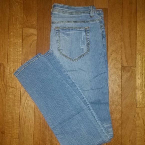 Light Washed Ripped Jeans - Picture 3 of 3