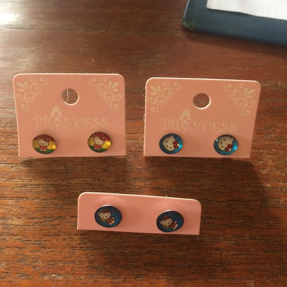 😻Hello Kitty BUNDLE OF 3 Earrings!!!😍🎉❤️NWT!!✨
