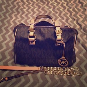 Michael Kors Grayson Medium PRICE IS FIRM❗️