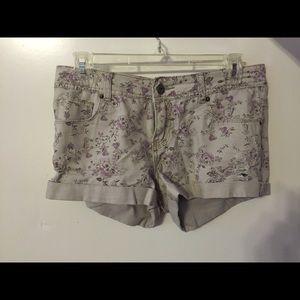 Forever 21 | Grey Flower Print Shorts | Size 27