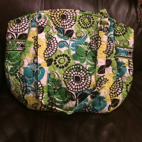 Vera Bradley Glenna in limes up.