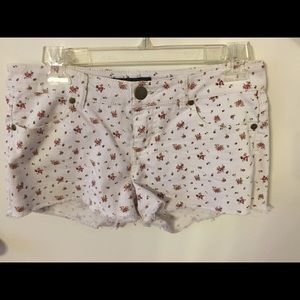 Forever 21 | White Flower-Print Shorts | Size 27