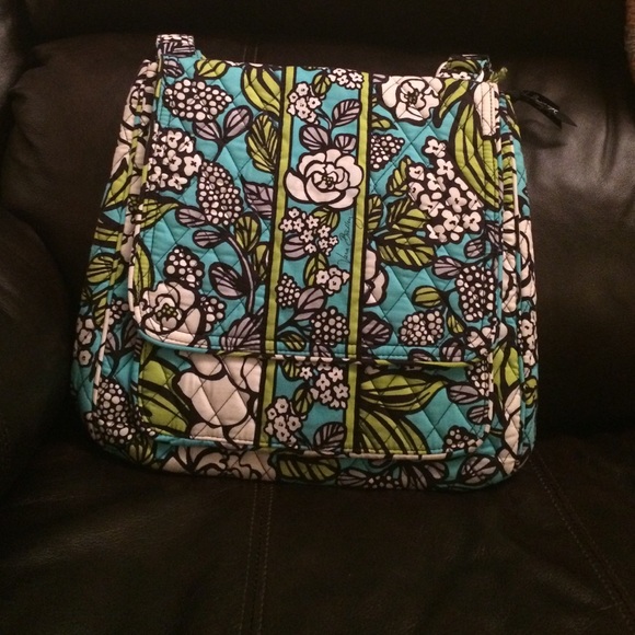 Vera Bradley mail bag in island blooms