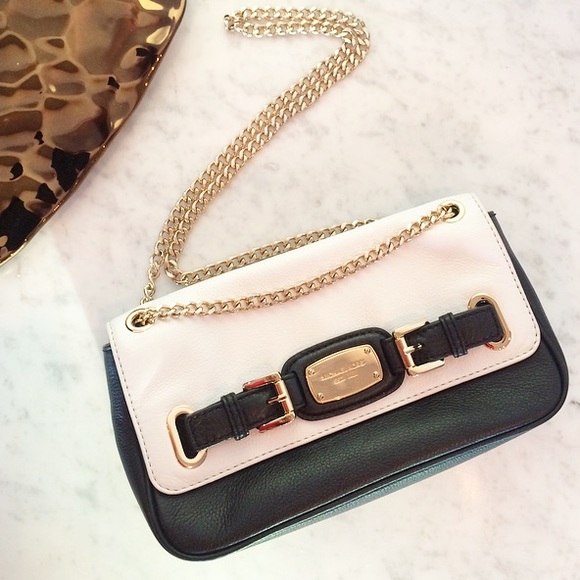 Michael Kors Handbags - HP✨ Michael Kors Hamilton shoulder flap