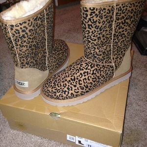 Ugg Women's Classic Short Chestnut  Boot Size 11