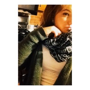 Meet your Posher, Dana