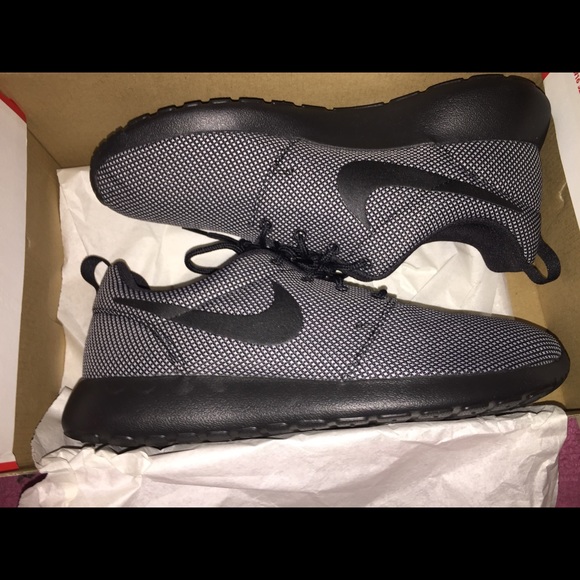 Womans roshe runs