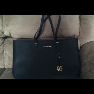 Jet Set Travel Saffiano Leather Top-Zip Tote