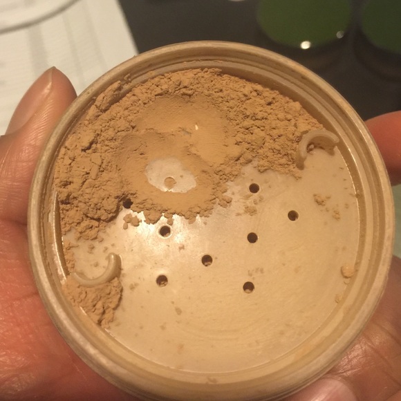 Mary Kay mineral powder foundation in beige 0.5&1.