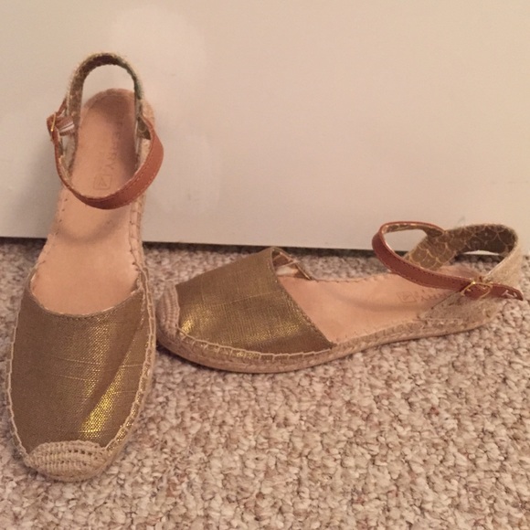 Sperry Closed Toe Sandals