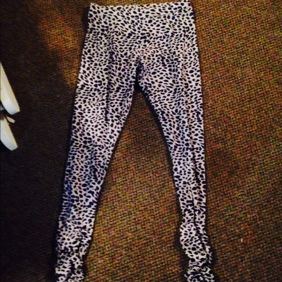 victoria secret cheetah leggings
