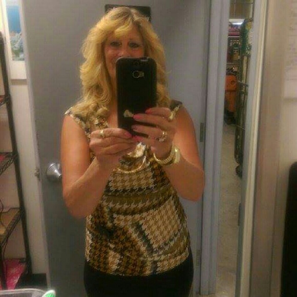 Meet your Posher, Cyndi - Picture 2 of 2