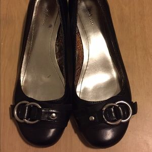 Like new, low wedge slippers