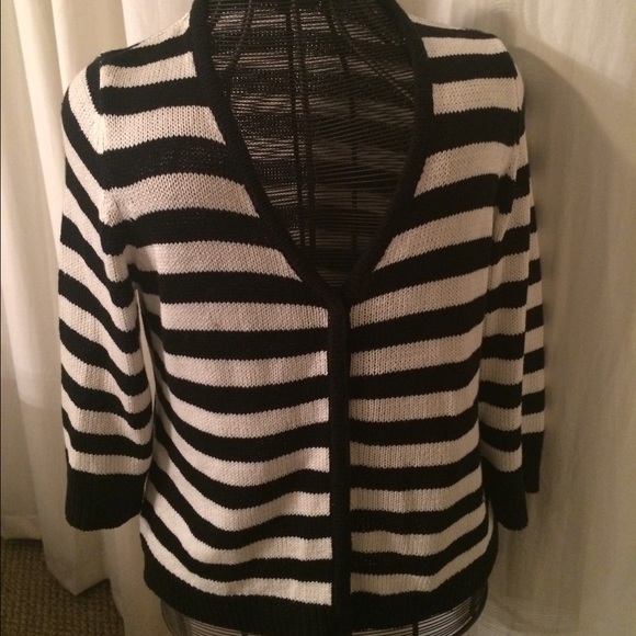 🎀Last Chance🎀black and White Striped Sweater
