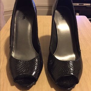 Open toe, black, faux leather/ snake skin print