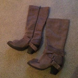 Barely worn Fergie boots