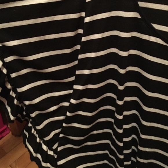 Black and White Blouse - Picture 2 of 3