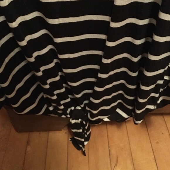 Black and White Blouse - Picture 3 of 3