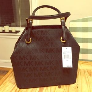 SALE 🌺NWT Michael Kors Jet Set Canvas Bag