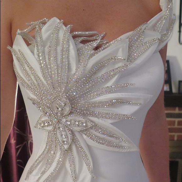 BRAND NEW - ORGINAL WEDDING DRESS FROM FRANCE..!!! - Picture 2 of 4