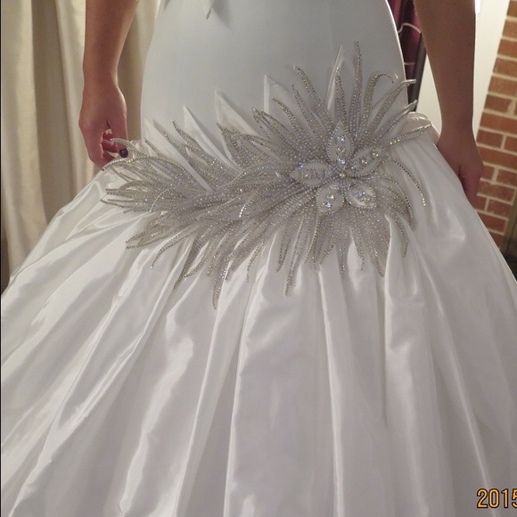 BRAND NEW - ORGINAL WEDDING DRESS FROM FRANCE..!!! - Picture 4 of 4
