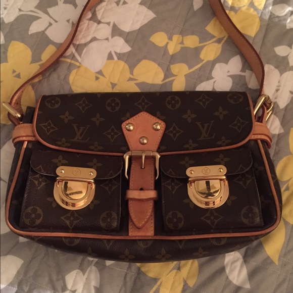 Louis Vuitton Monogram Canvas Hudson PM