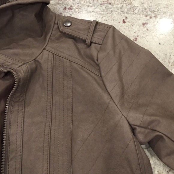 Leather jacket - Picture 2 of 4