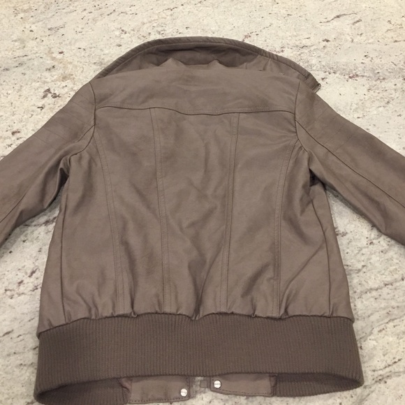 Leather jacket - Picture 3 of 4