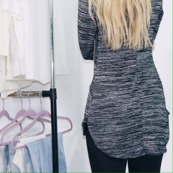 ️SOLD OUT Marled Gray Round Hem Top - Picture 4 of 4