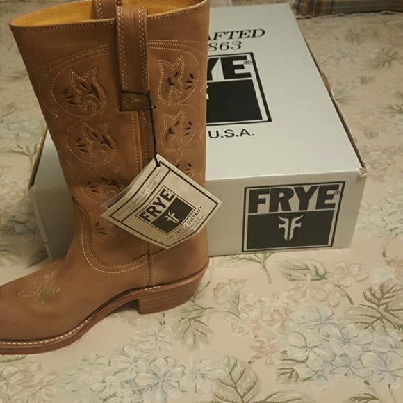New with tags Frye boots