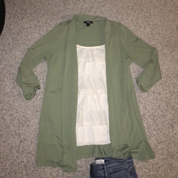 Ruffles white top and sweater duo