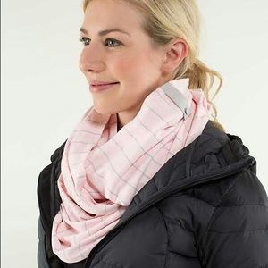 NWOT vinyasa scarf pink