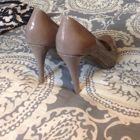 Size 10 'the perfect nude' heels. - Picture 2 of 4