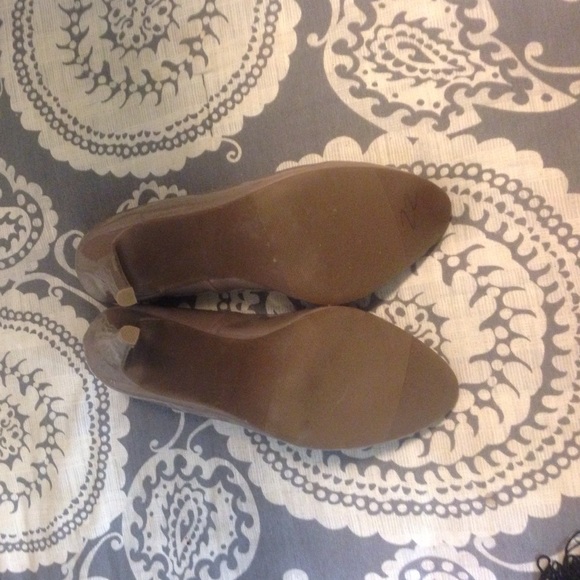 Size 10 'the perfect nude' heels. - Picture 3 of 4