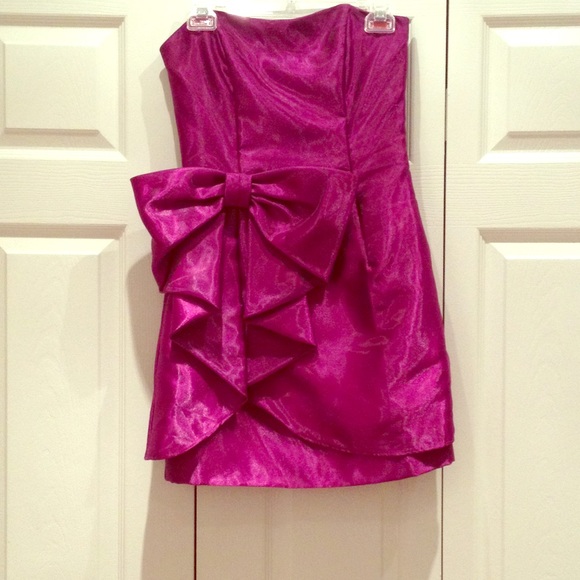 Strapless mid-thigh length formal dress
