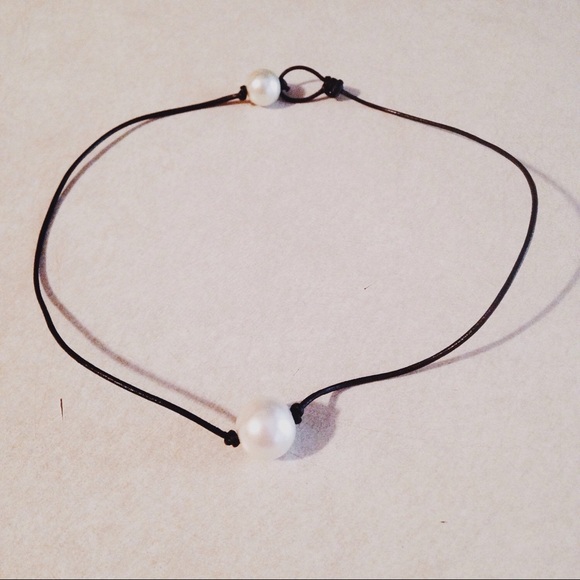 SEE NEW LISTING (SOLD) - Single Pearl Choker - Picture 2 of 2