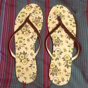 Gap Fabric/Leather Flip Flops Size 9