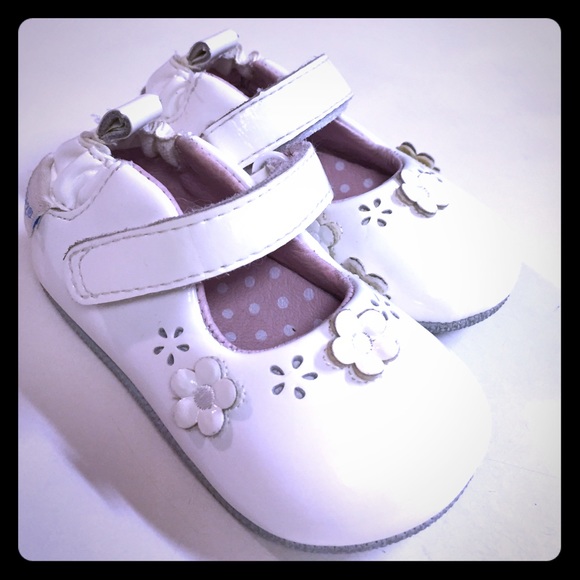 Robeez white baby girl shoes