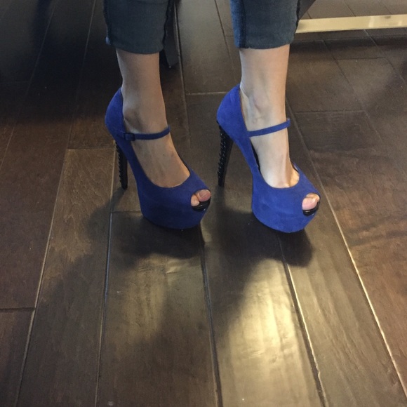 Betsey Johnson Belll size 7. Royal blue and black