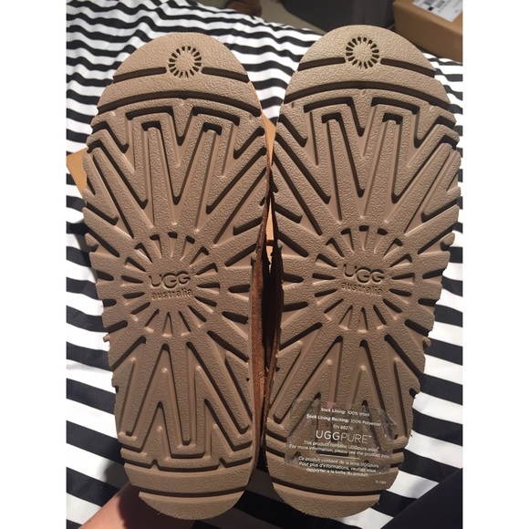 ‼️❌SOLD❌‼️UGG booties - Picture 4 of 4