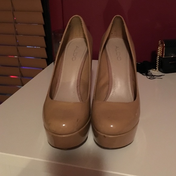 Nude Pumps