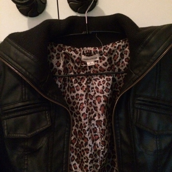 black leather jacket - Picture 3 of 4