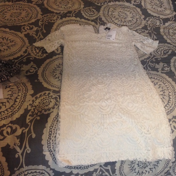 H&M Dresses & Skirts - Cream lace dress