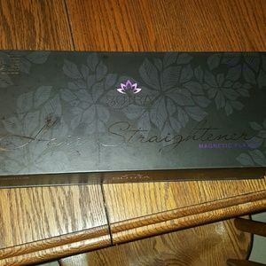 NEW purple sutra straightener