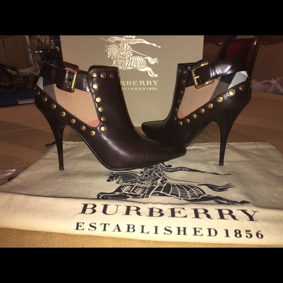 BURBERRY chocolate color booties !!!!! 🍩👠 - Picture 1 of 4