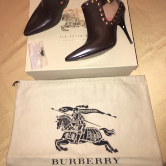 BURBERRY chocolate color booties !!!!! 🍩👠 - Picture 4 of 4