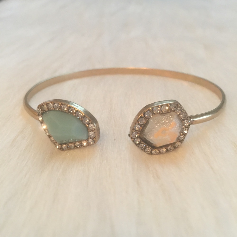 Beautiful bracelet(NWT)🎉FIRM 🎉 - Picture 3 of 5