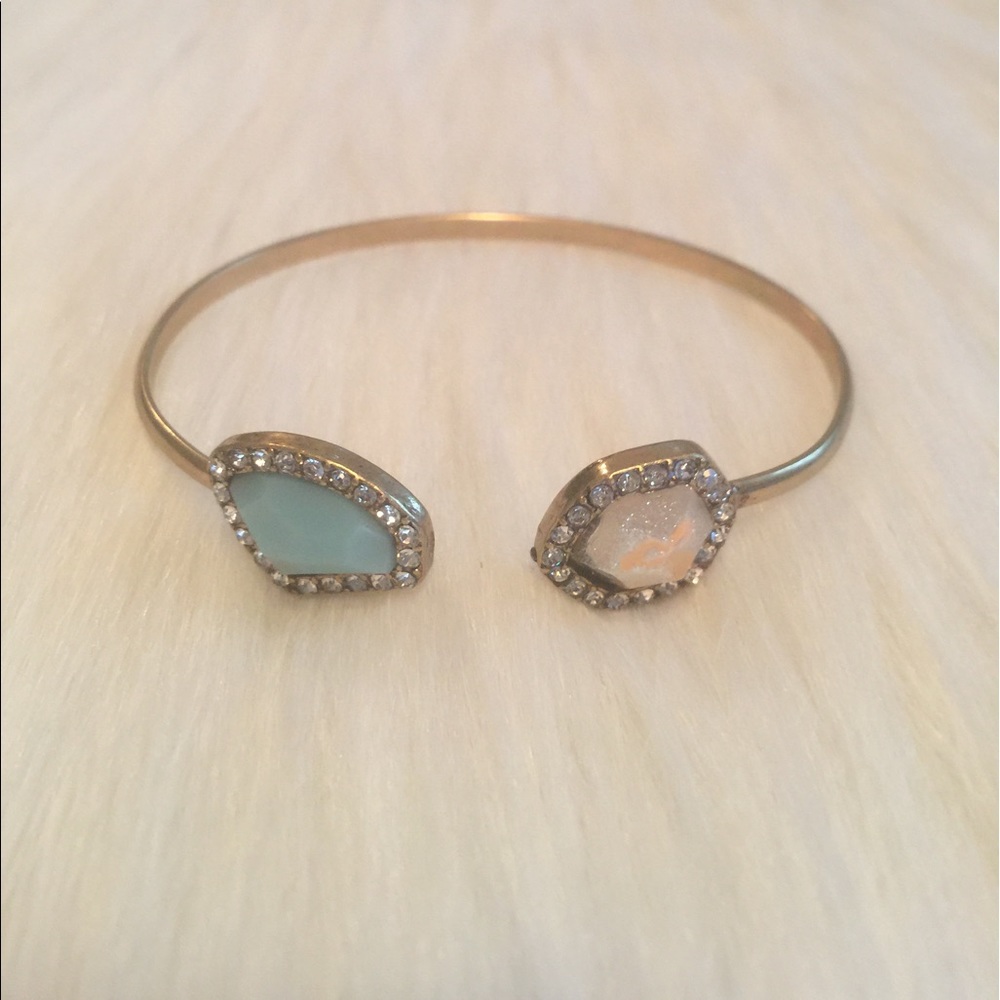 Beautiful bracelet(NWT)🎉FIRM 🎉 - Picture 2 of 5