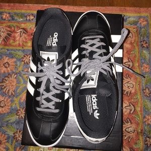 Adidas Samoa 8.5 (women's)