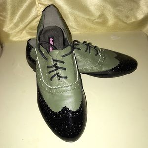 NWT Olive Green & Black Oxfords